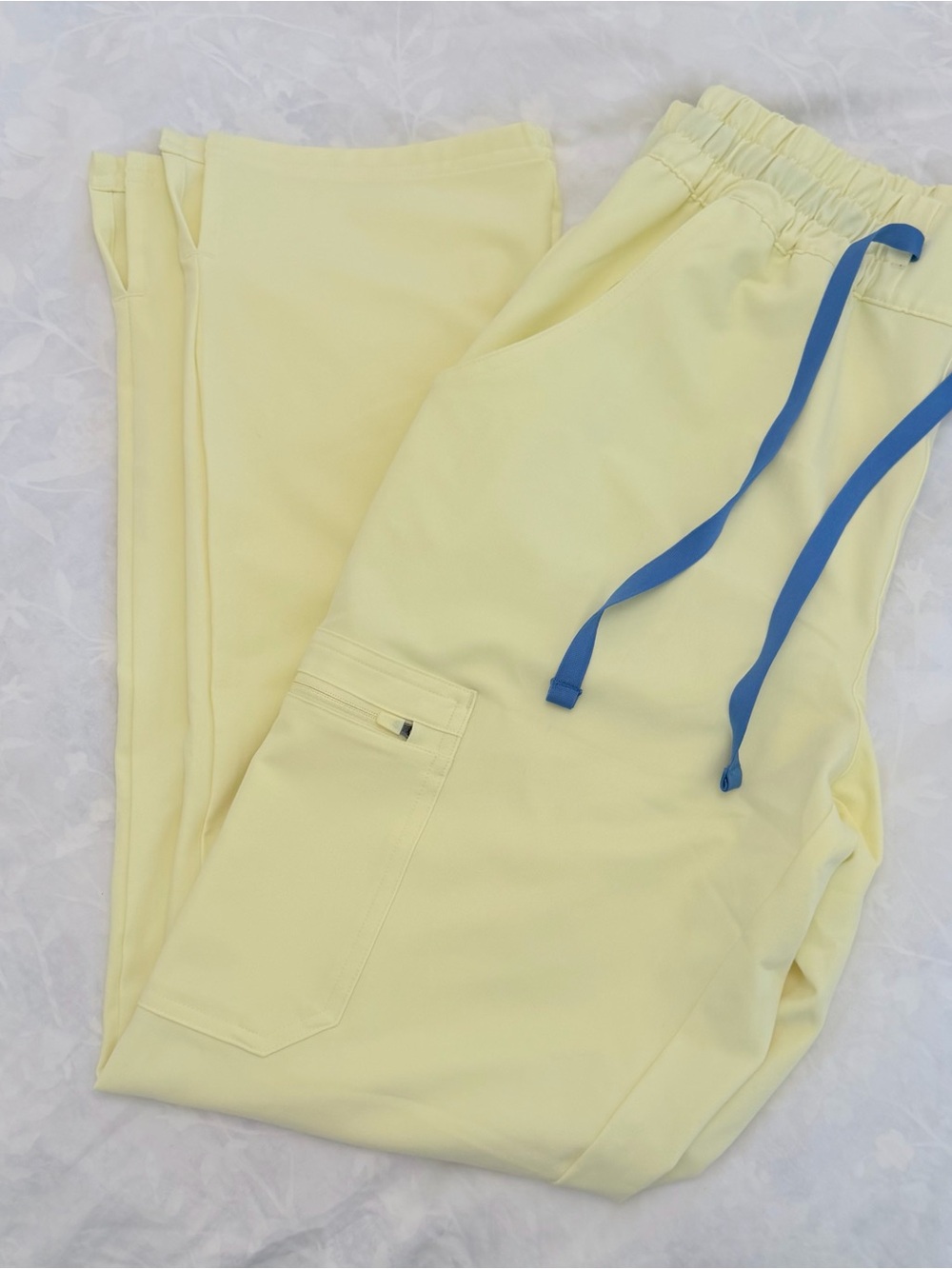 Figs Scrub Pants Dowa High Waist in Yellow with Blue Drawstring - Picture 2 of 5